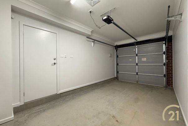 Brand New 4 Bedroom Home&comma; Located in Austral&excl; - Photo 1