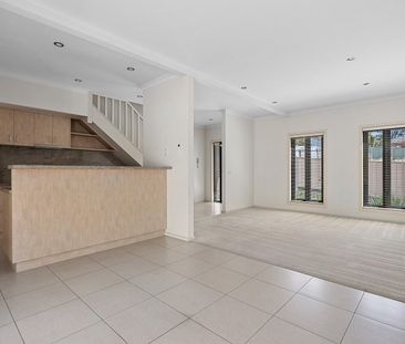 Easy Living in the Heart of Flora Hill - Photo 1