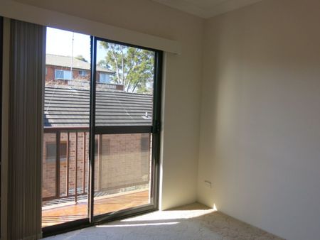 IMMACULATE 2 BEDROOM UNIT - WALK TO STATION - Photo 5
