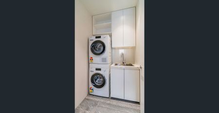 Luxurious 3 Bedroom Apartment Waterfront Living - Photo 5