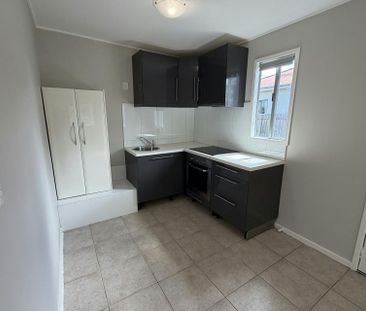 Studio Style Living! - Photo 2