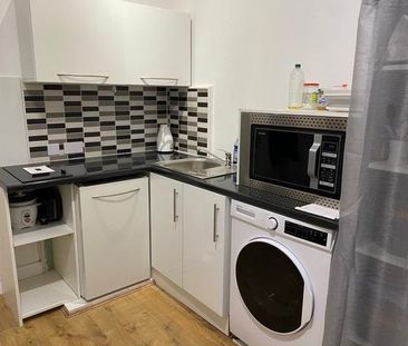 Studio to rent - Photo 1