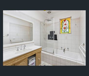 Comfortable Family Home in a Convenient Location - Photo 5