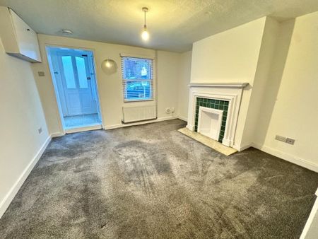 2 bedroom terraced house to rent - Photo 3