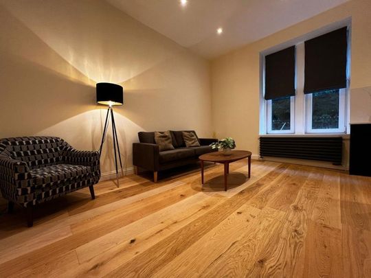 Flat Garland Place, Dundee - Photo 1