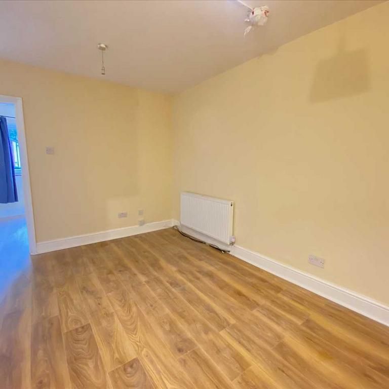 3 bedroom apartment to rent - Photo 1
