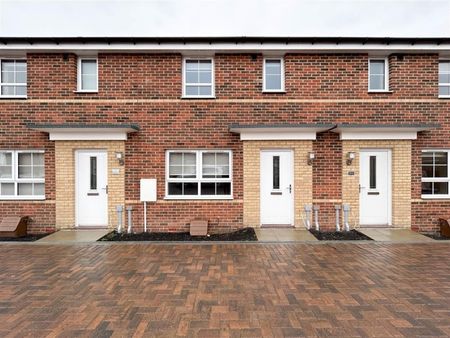 3 Bedroom House - Terraced - Photo 3