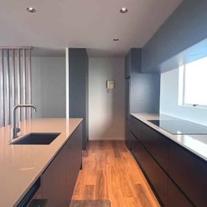 Fabulous One Bedroom Executive Apartment - Photo 2