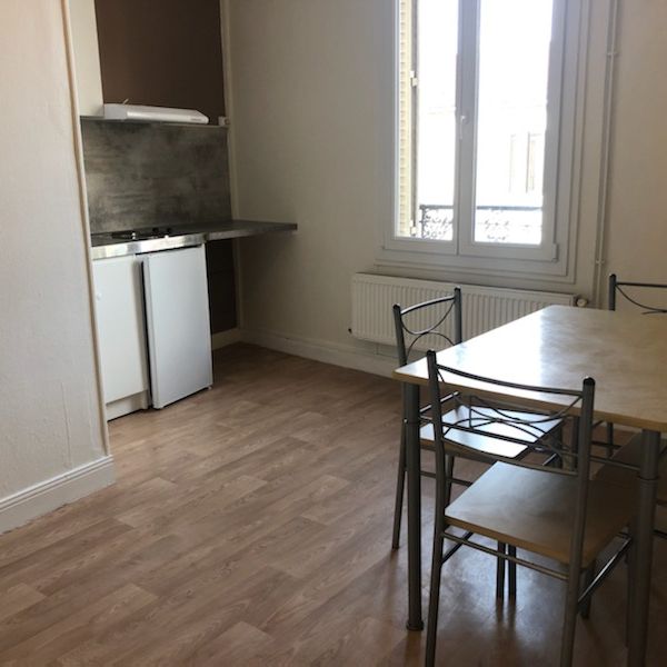 Appartement à louer - REIMS - PLACE LUTON - Photo 1