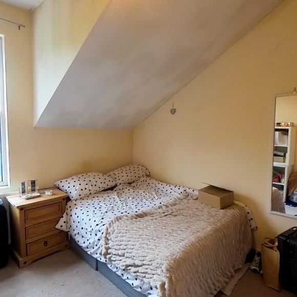 3 bedroom flat to rent - Photo 1