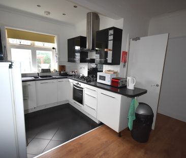 Room in a Shared House, Burgess Road, SO16 - Photo 1