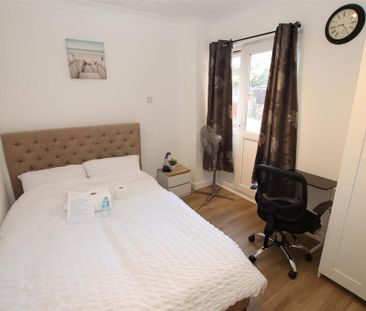 1 bedroom in a house share to rent - Photo 1