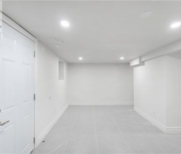 18 MOUNTAIN Street Unit# 3, Grimsby, Ontario, L3M3J8 - Photo 2