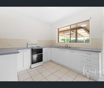 COMFORTABLE FAMILY LIVING IN QUIET AVOCA LOCATION! - Photo 6