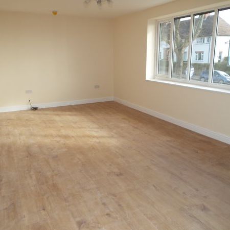 Flat 7, Queen Adelaide House, Windmill Lane, Property for rent - Photo 1