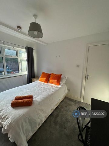 1 bedroom in a house share to rent - Photo 4