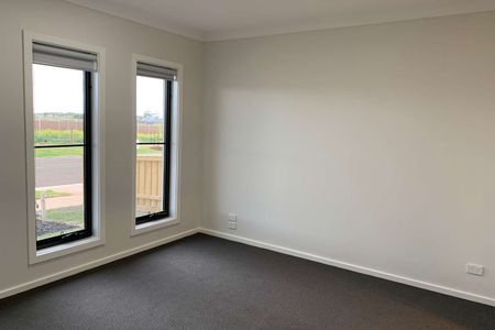 Beautiful Family Home - Photo 5