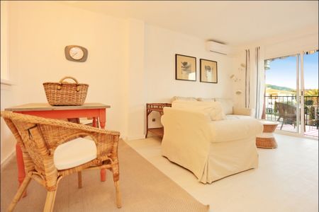 Modern apartment in a complex near the city center in Santa Ponsa - Photo 5
