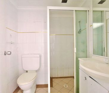 SPACIOUS 2-BEDROOM APARTMENT IN A SECURITY BLOCK - Photo 3