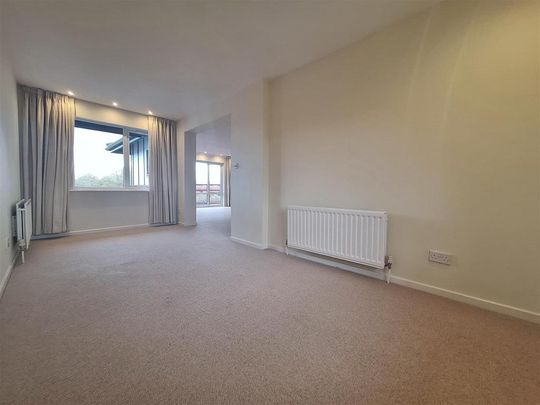 3 bedroom flat to rent - Photo 1