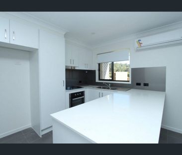 Low maintenance 2 Bedroom Duplex - Photo 3