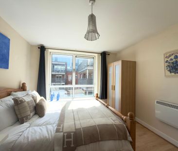 1 bedroom in a house share to rent - Photo 2