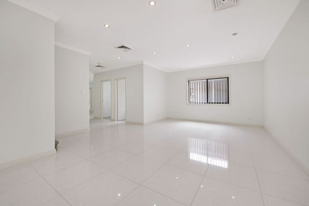 SPACIOUS FREESTANDING FAMILY HOME WITH DOUBLE GARAGE - Photo 1