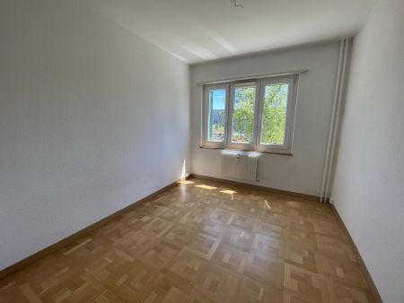 Tramelan, beautiful 4.5 room apartment on the ground floor with balcony - Photo 3