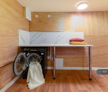 1 bedroom in a house share to rent - Photo 6