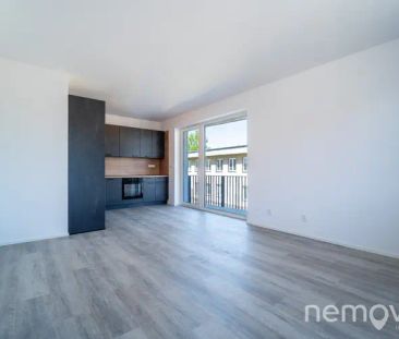 Byt 2+KK se 2 balkony a garážovým stáním - Fotografie 1