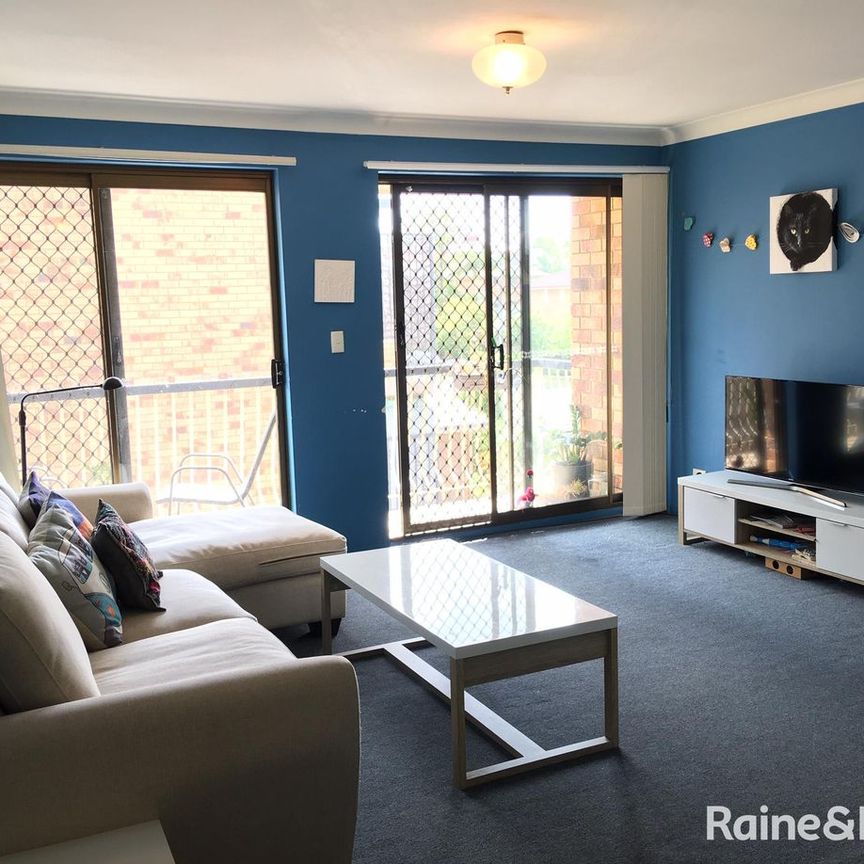 Top floor Unit in Toowong - Freshly Painted - Photo 1