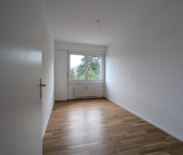 Moderne 4.5-Zimmerwohnung im 1. OG mit zwei Balkonen - Foto 4