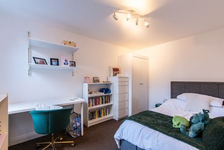 6 Bed Terraced House, Cottesmore Road, NG7 - Photo 2