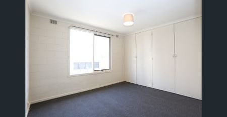 Spacious two bedroom light filled apartment. - Photo 2