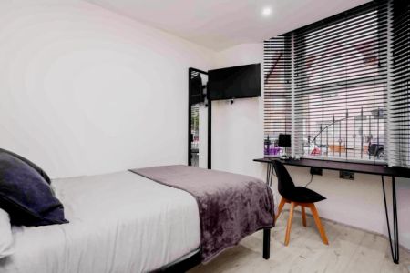 6 Beds 5 Baths - Photo 3