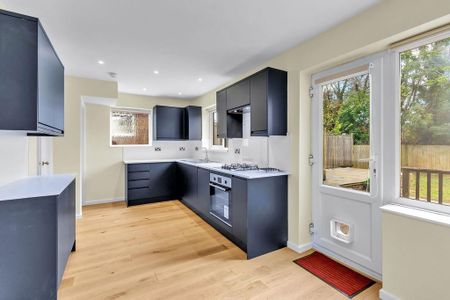 3 bedroom semi-detached house to rent - Photo 5