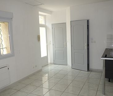 Location - Studio de 20 m² en RDC d'un immeuble de ville avec cagibi et cour commune - Photo 5