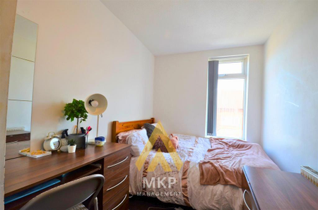 5 bedroom terraced house to rent - Photo 4