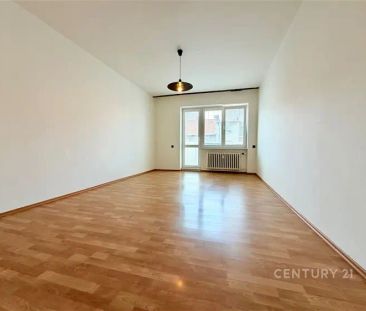 Slunný byt 2+1 s lodžií a zahradou v centru Hodonína - Photo 2