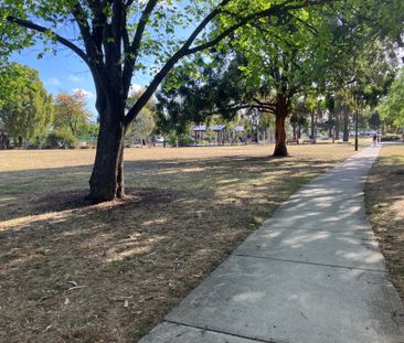 Thornbury - Photo 3