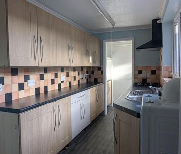 3 bedroom terraced house to rent - Photo 6