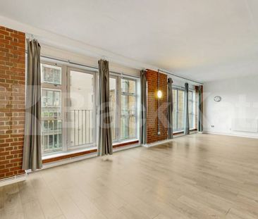 Spacious Studio located within a warehouse conversion with exposed ... - Photo 3