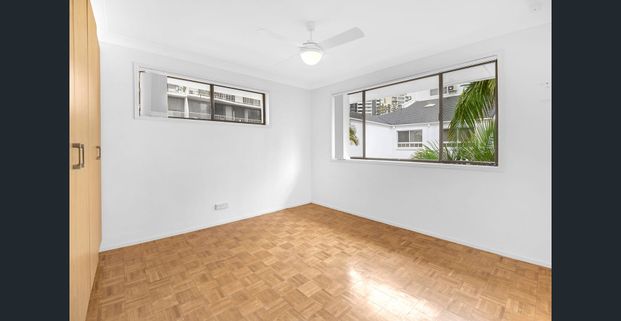 3 Month Lease Only - Charming Two Bedroom Unfurnished Unit - Photo 1