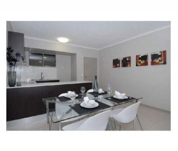 STUNNING 2 BED 2 BATH APARTMENT - Photo 1