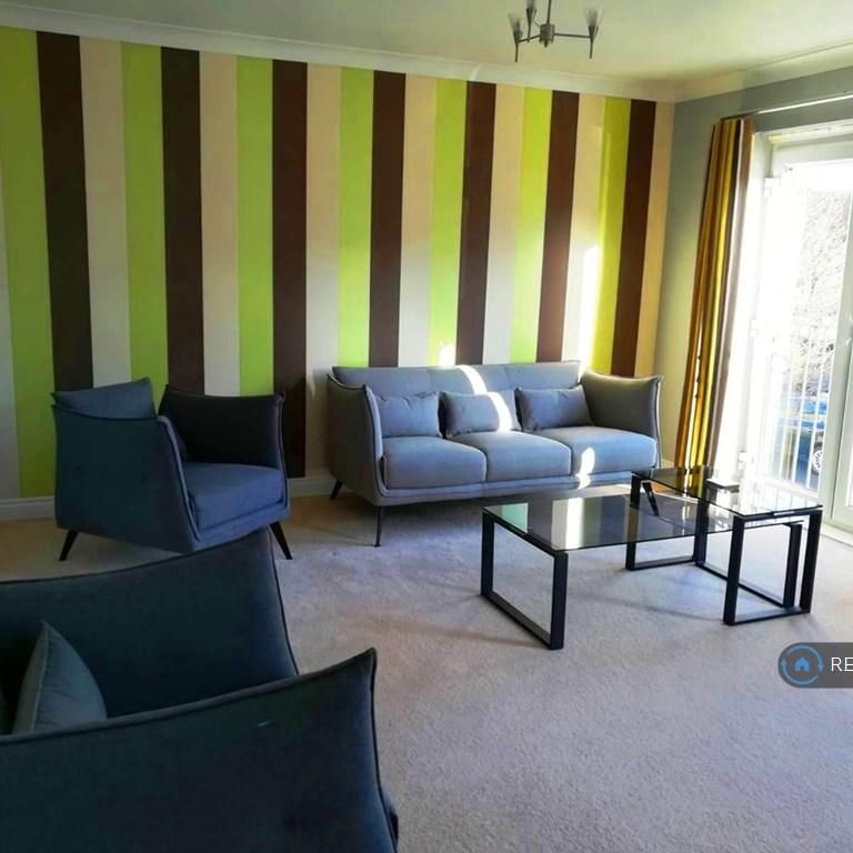 4 bedroom end of terrace house to rent - Photo 1