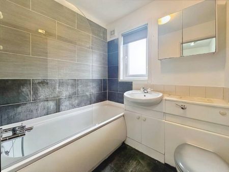 2 bedroom semi-detached house to rent - Photo 4