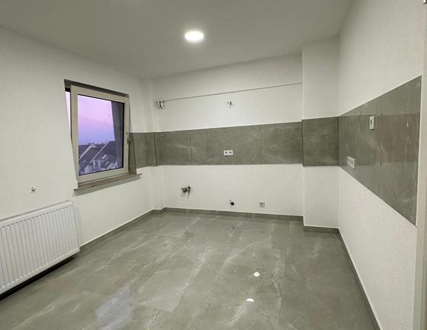 Frisch sanierte 2,5 Zimmer-Wohnung mit Balkon in Essen-Borbeck - Photo 1