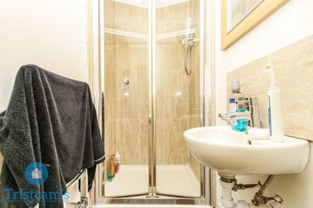 4 bed Town House for Rent - Photo 5