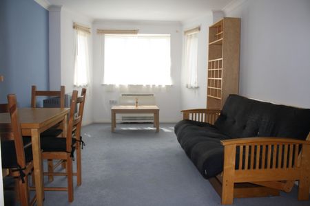1 bed Apartment - To Let - Photo 3