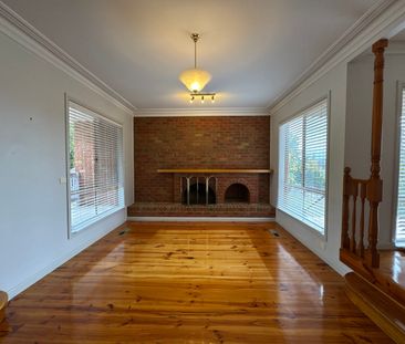 Spacious Family Home with Beautiful Views - Photo 5